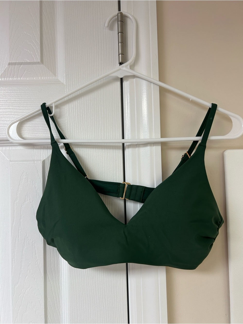 NWT Quince Italian V Neck Bikini Top